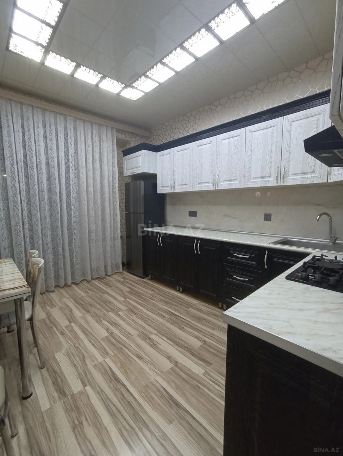 Kirayə verilir 2 otaqlı mənzil 100 m²