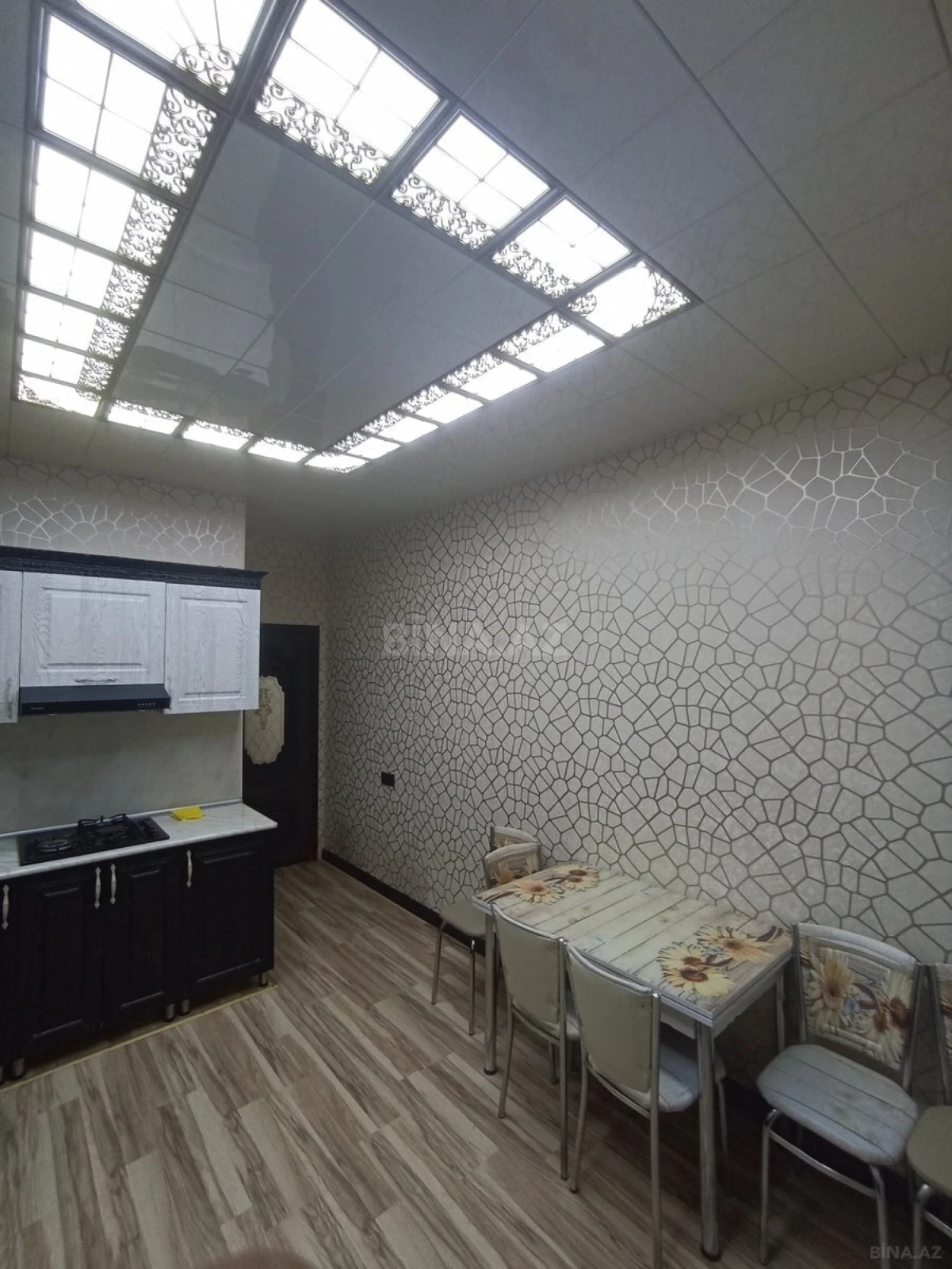 Kirayə verilir 2 otaqlı mənzil 100 m²