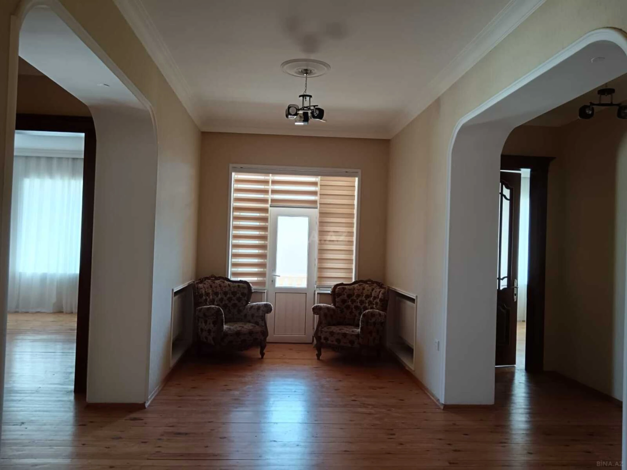 Satılır 8 otaqlı həyət evi 280 m²