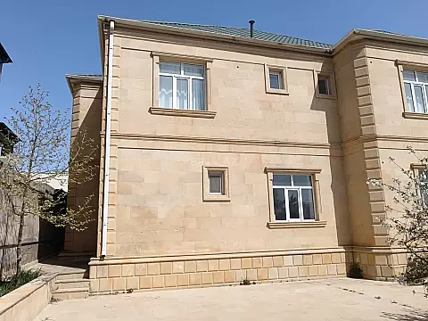 Satılır 8 otaqlı həyət evi 280 m²