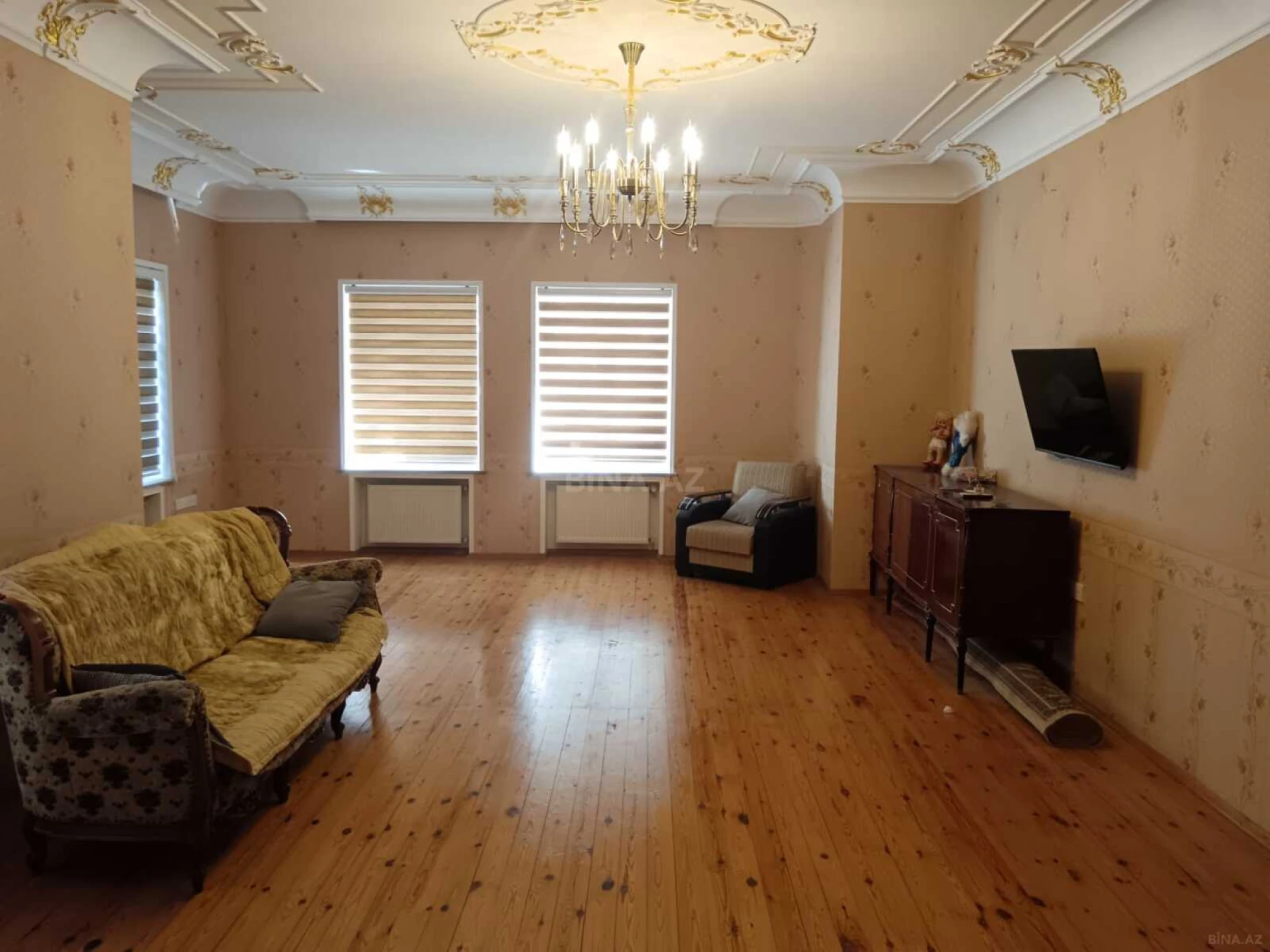 Satılır 8 otaqlı həyət evi 280 m²