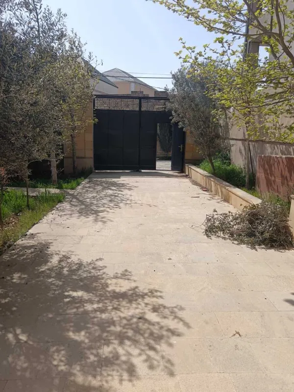Satılır 8 otaqlı həyət evi 280 m²
