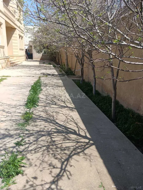Satılır 8 otaqlı həyət evi 280 m²