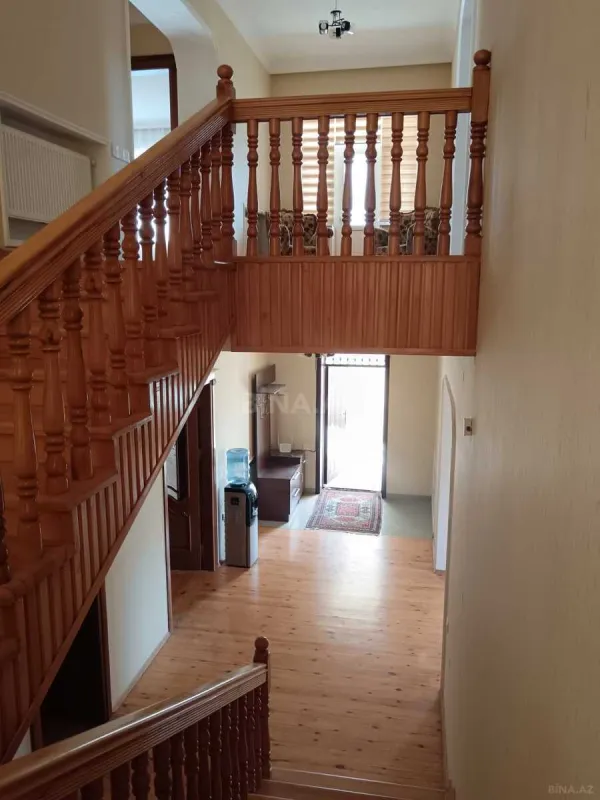Satılır 8 otaqlı həyət evi 280 m²