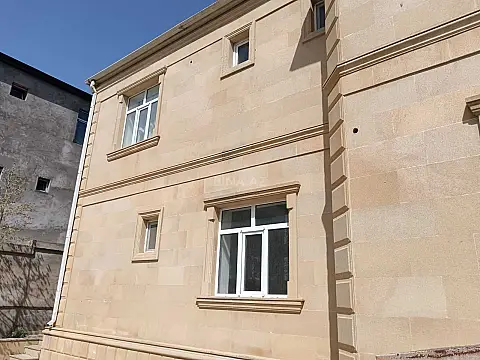 Satılır 8 otaqlı həyət evi 280 m²