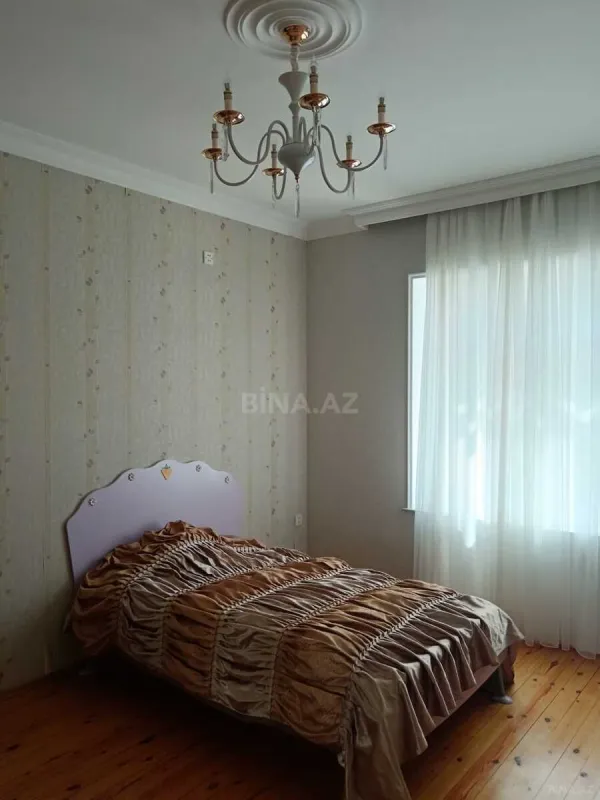 Satılır 8 otaqlı həyət evi 280 m²