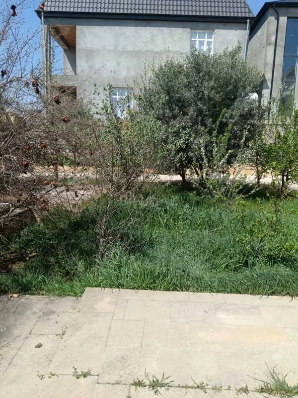 Satılır 8 otaqlı həyət evi 280 m²