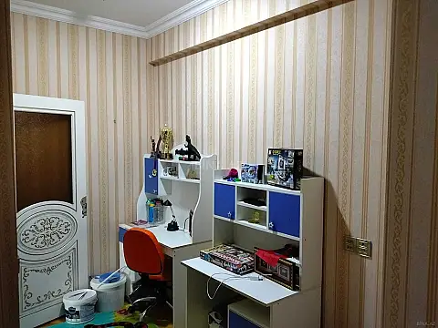 Satılır 4 otaqlı mənzil 140 m²