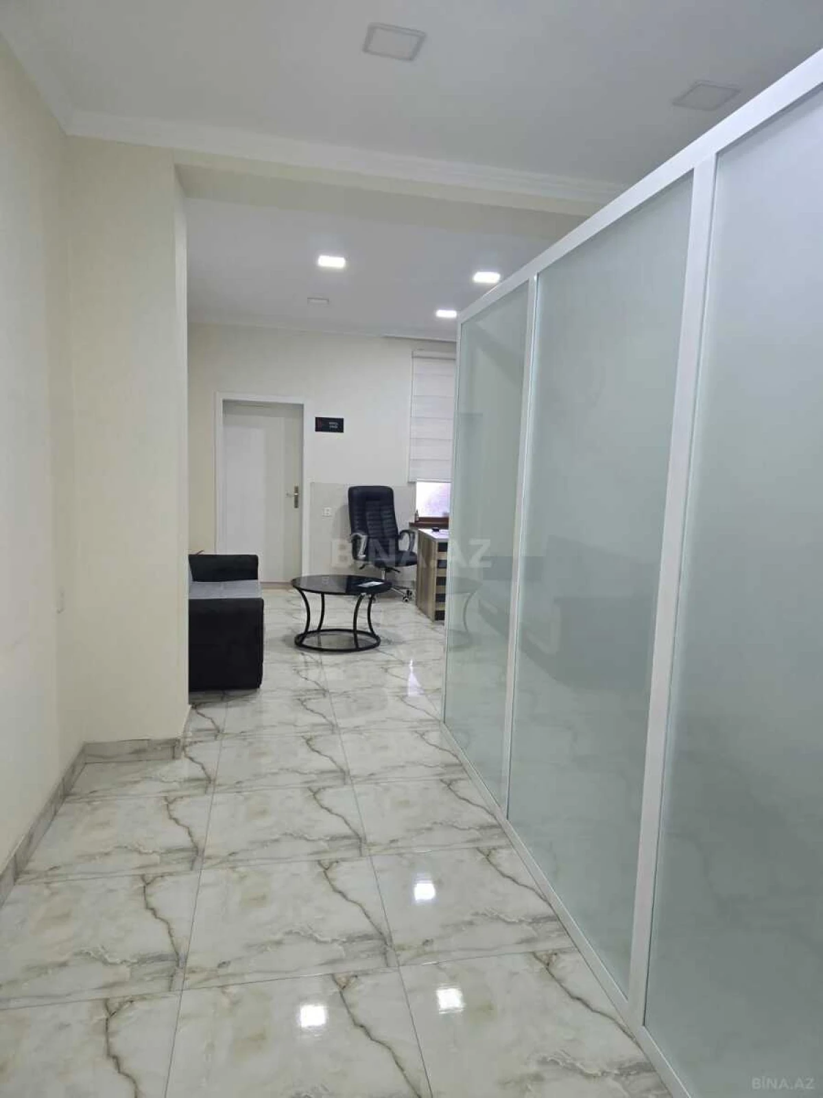 Kirayə verilir 6 otaqlı ofis 250 m²