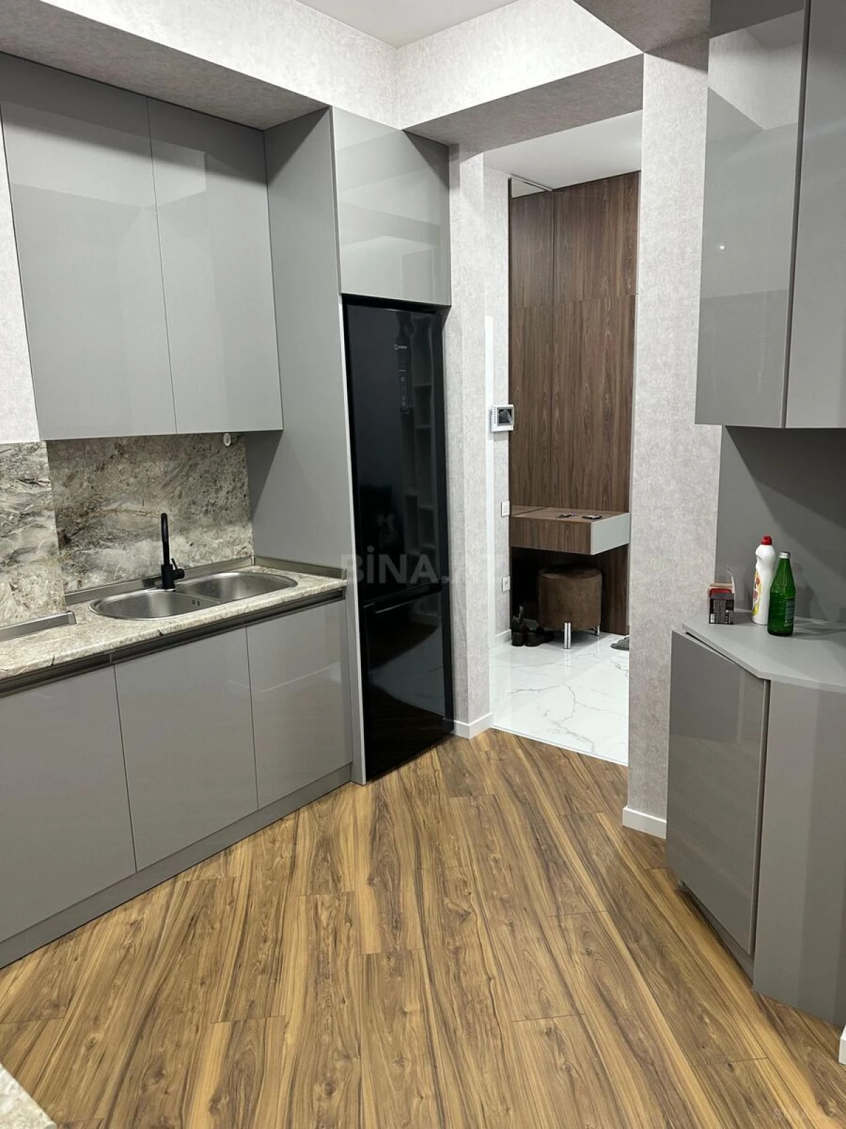 Kirayə verilir 2 otaqlı mənzil 65 m²
