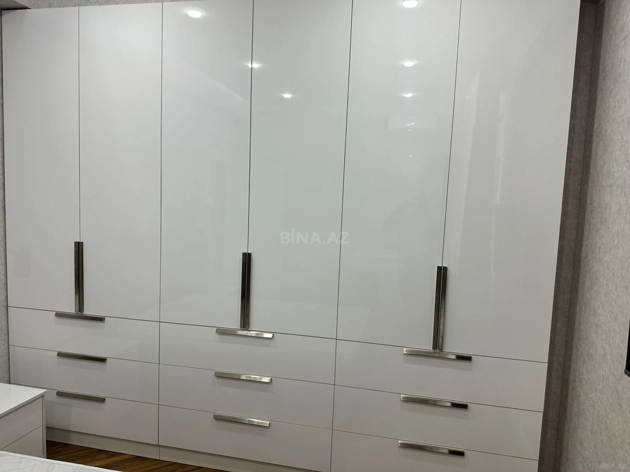 Kirayə verilir 2 otaqlı mənzil 65 m²