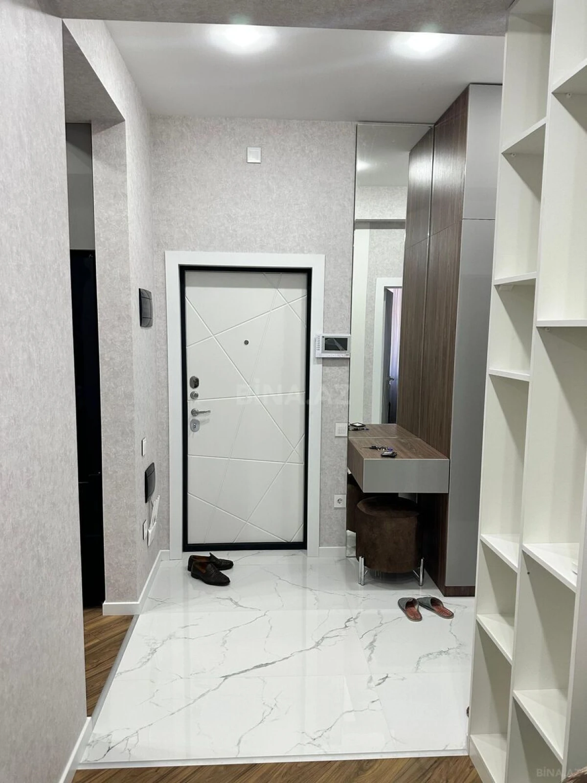 Kirayə verilir 2 otaqlı mənzil 65 m²