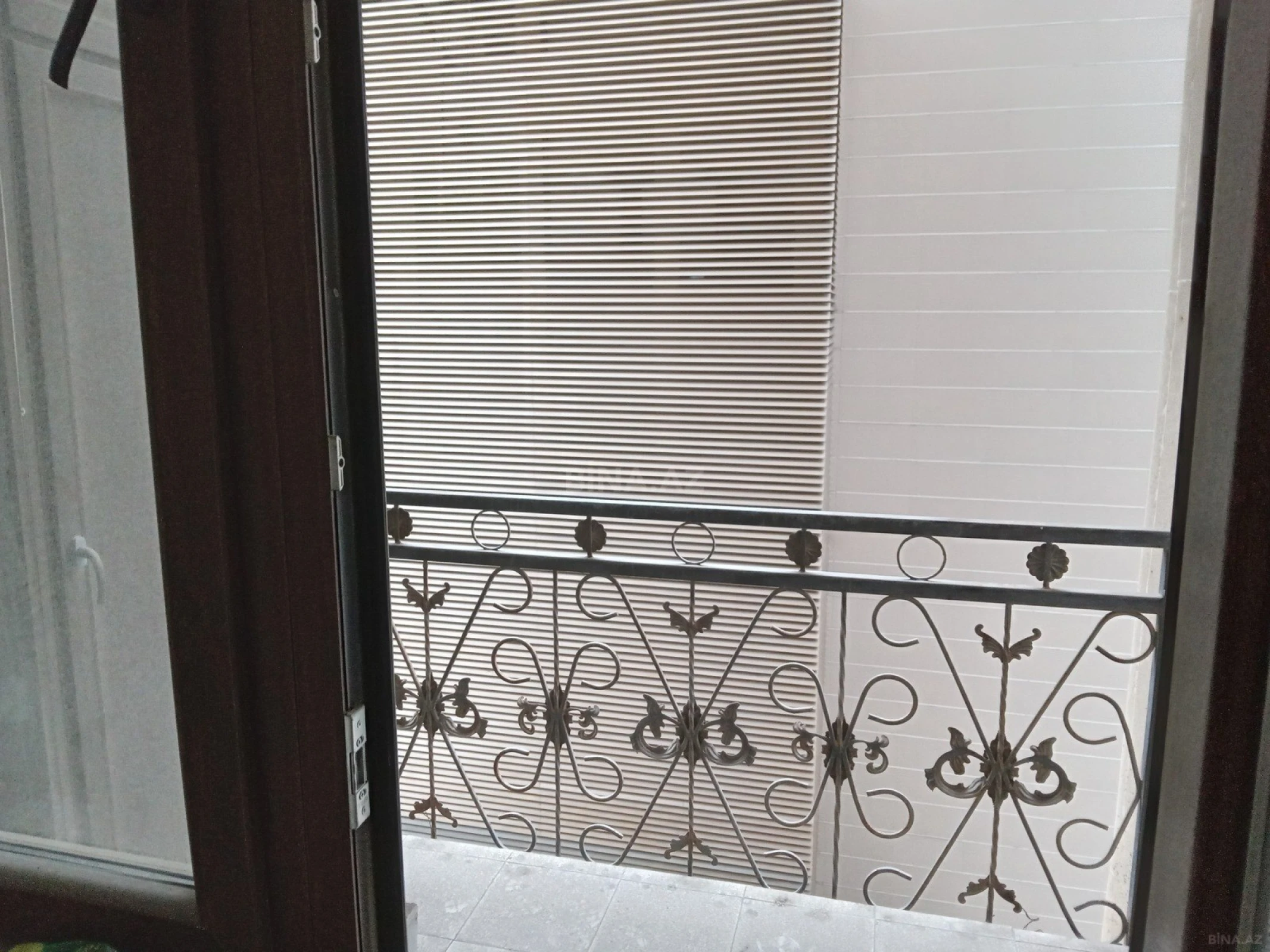 Satılır 3 otaqlı mənzil 142 m²