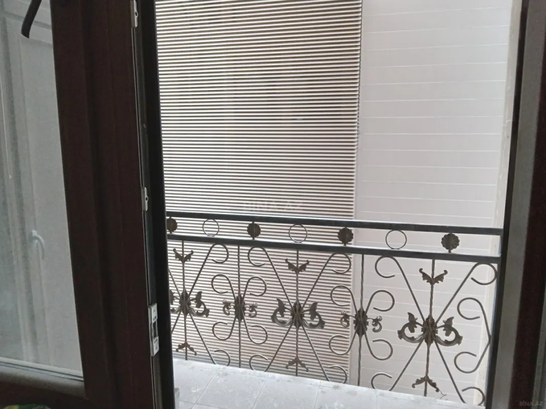 Satılır 3 otaqlı mənzil 142 m²