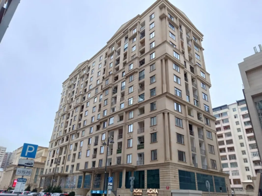 Satılır 3 otaqlı mənzil 142 m²