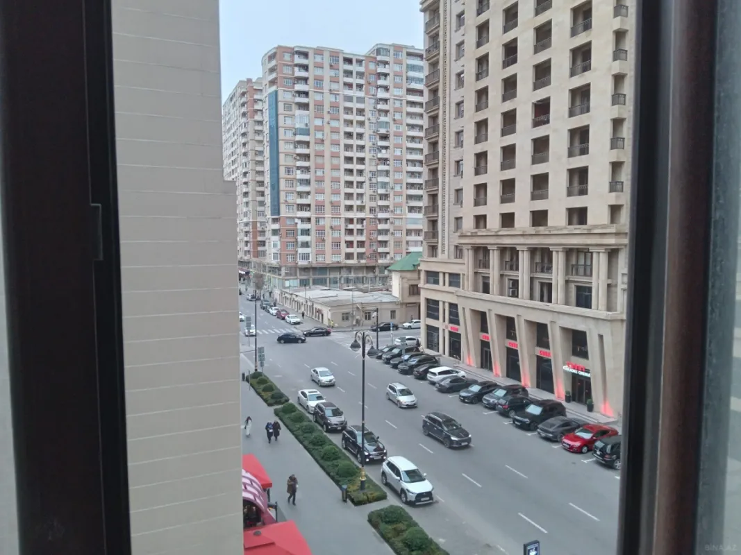 Satılır 3 otaqlı mənzil 142 m²