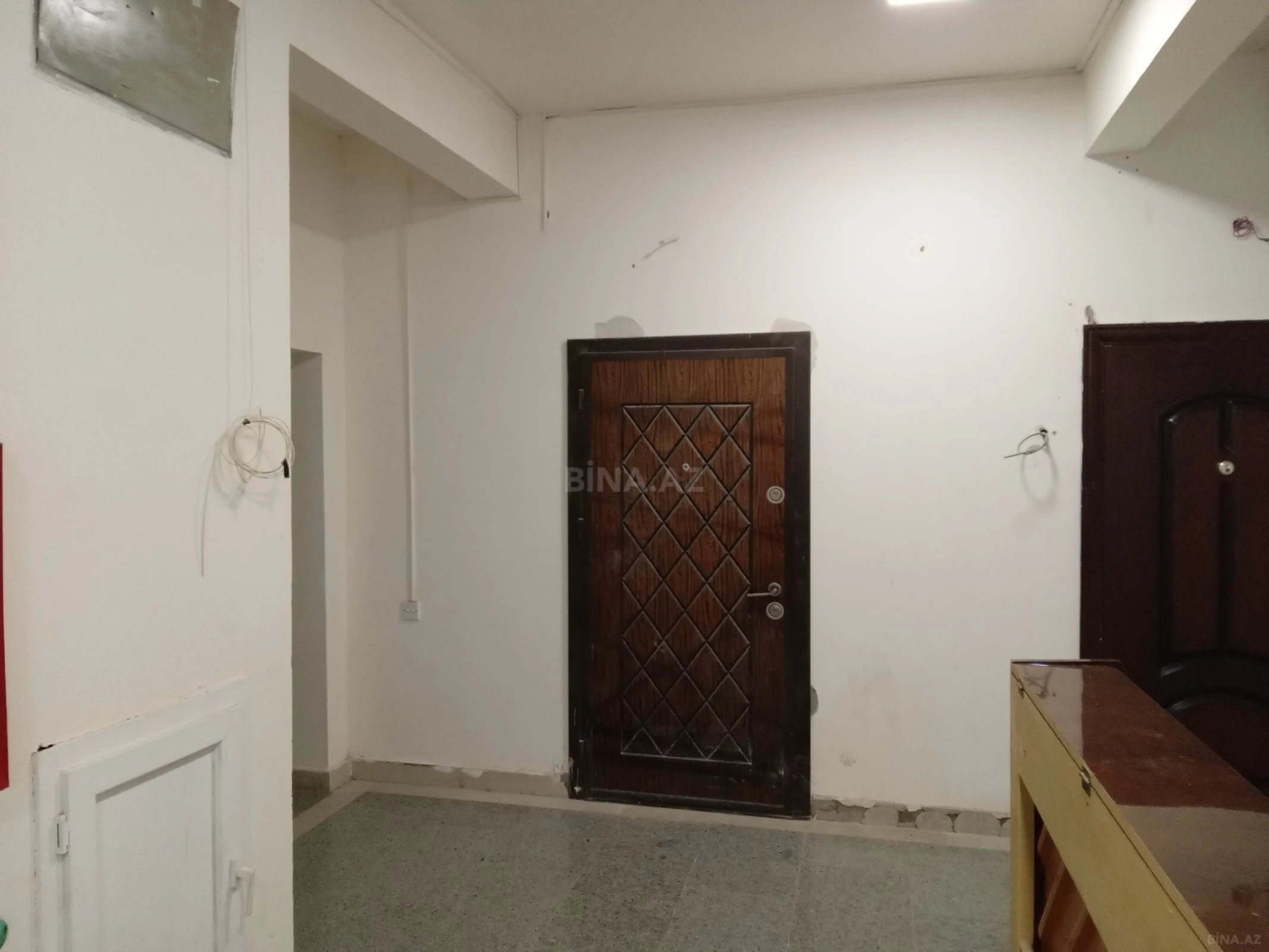 Satılır 3 otaqlı mənzil 142 m²