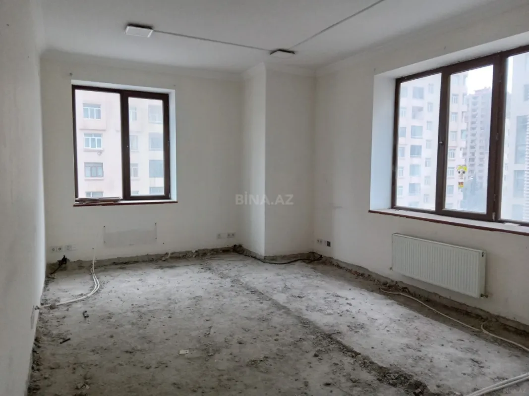 Satılır 3 otaqlı mənzil 142 m²