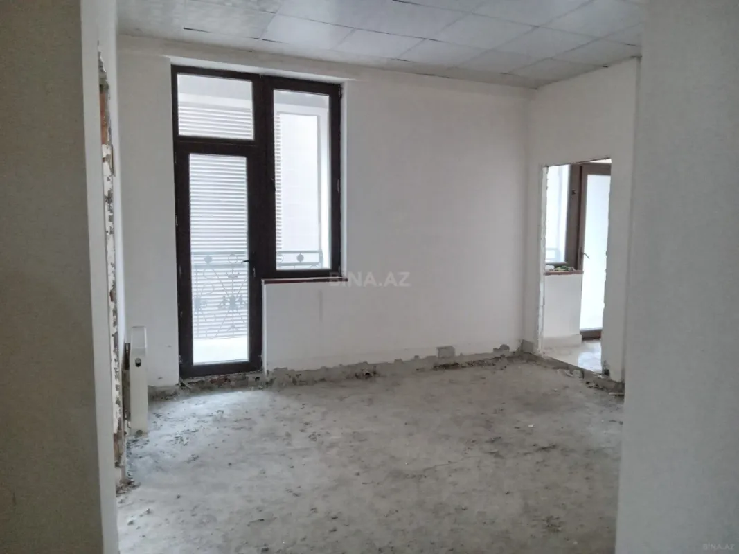 Satılır 3 otaqlı mənzil 142 m²