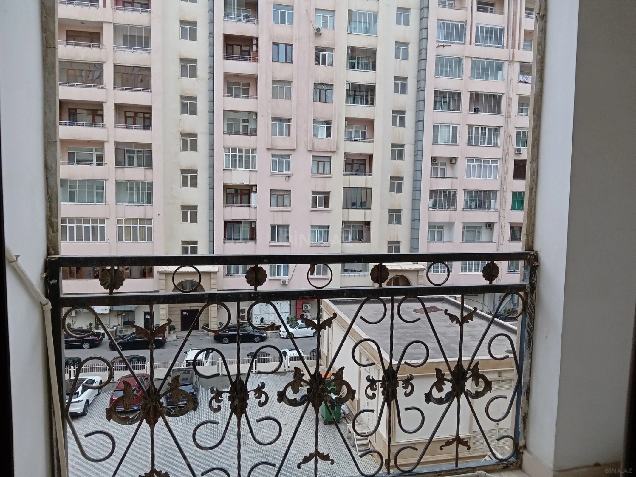 Satılır 3 otaqlı mənzil 142 m²