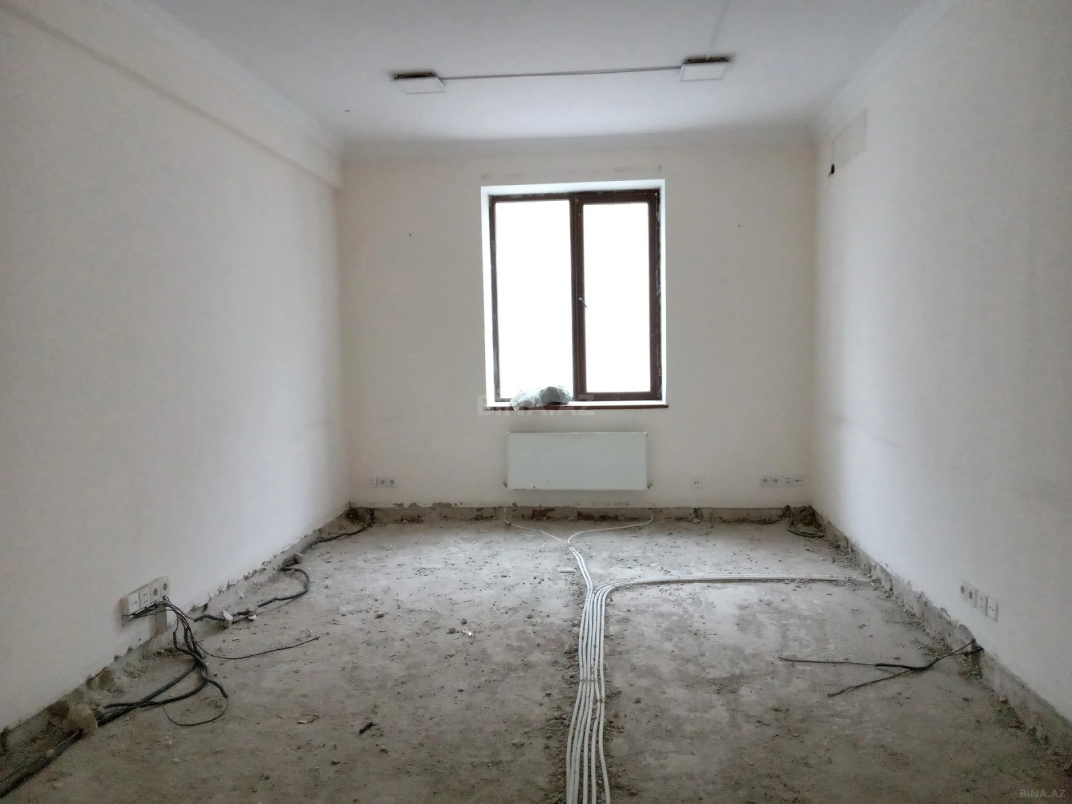 Satılır 3 otaqlı mənzil 142 m²