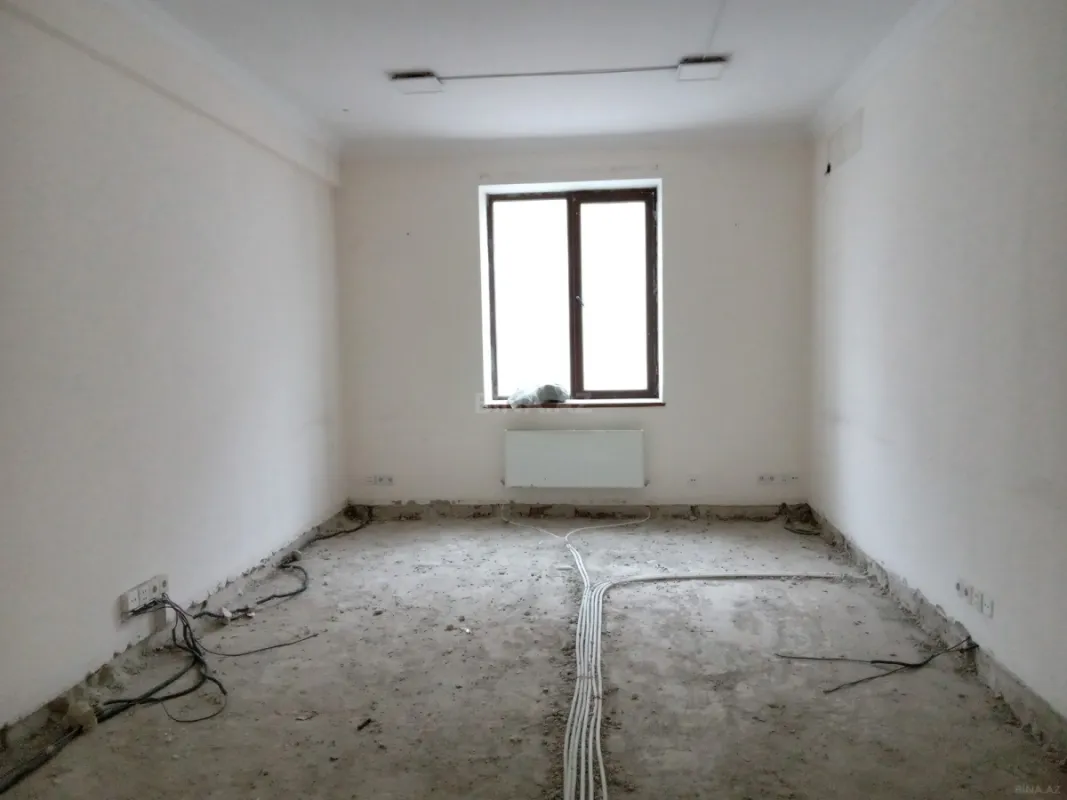 Satılır 3 otaqlı mənzil 142 m²