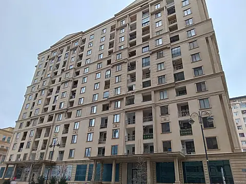 Satılır 3 otaqlı mənzil 142 m²