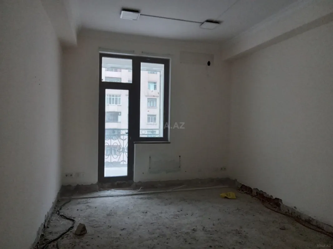 Satılır 3 otaqlı mənzil 142 m²