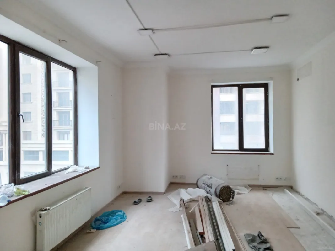 Satılır 3 otaqlı mənzil 142 m²