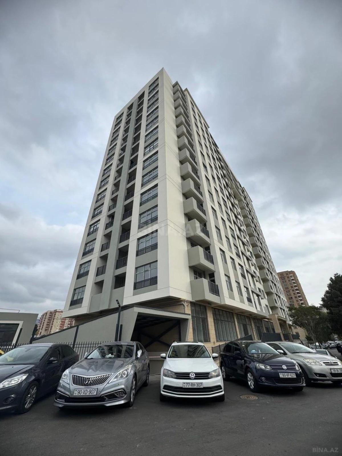 Satılır 4 otaqlı mənzil 181.7 m²