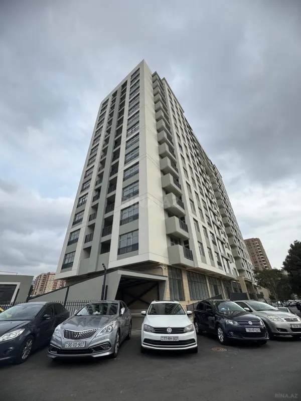 Satılır 4 otaqlı mənzil 181.7 m²