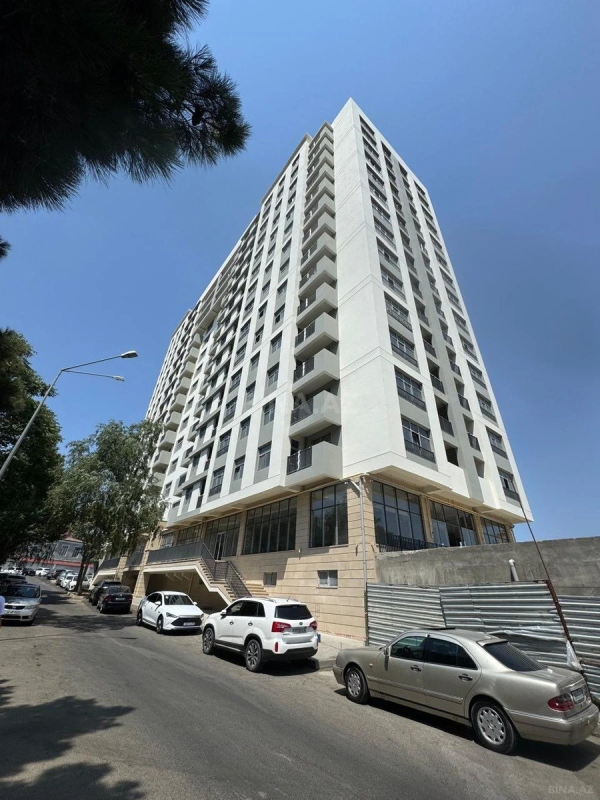 Satılır 4 otaqlı mənzil 181.7 m²