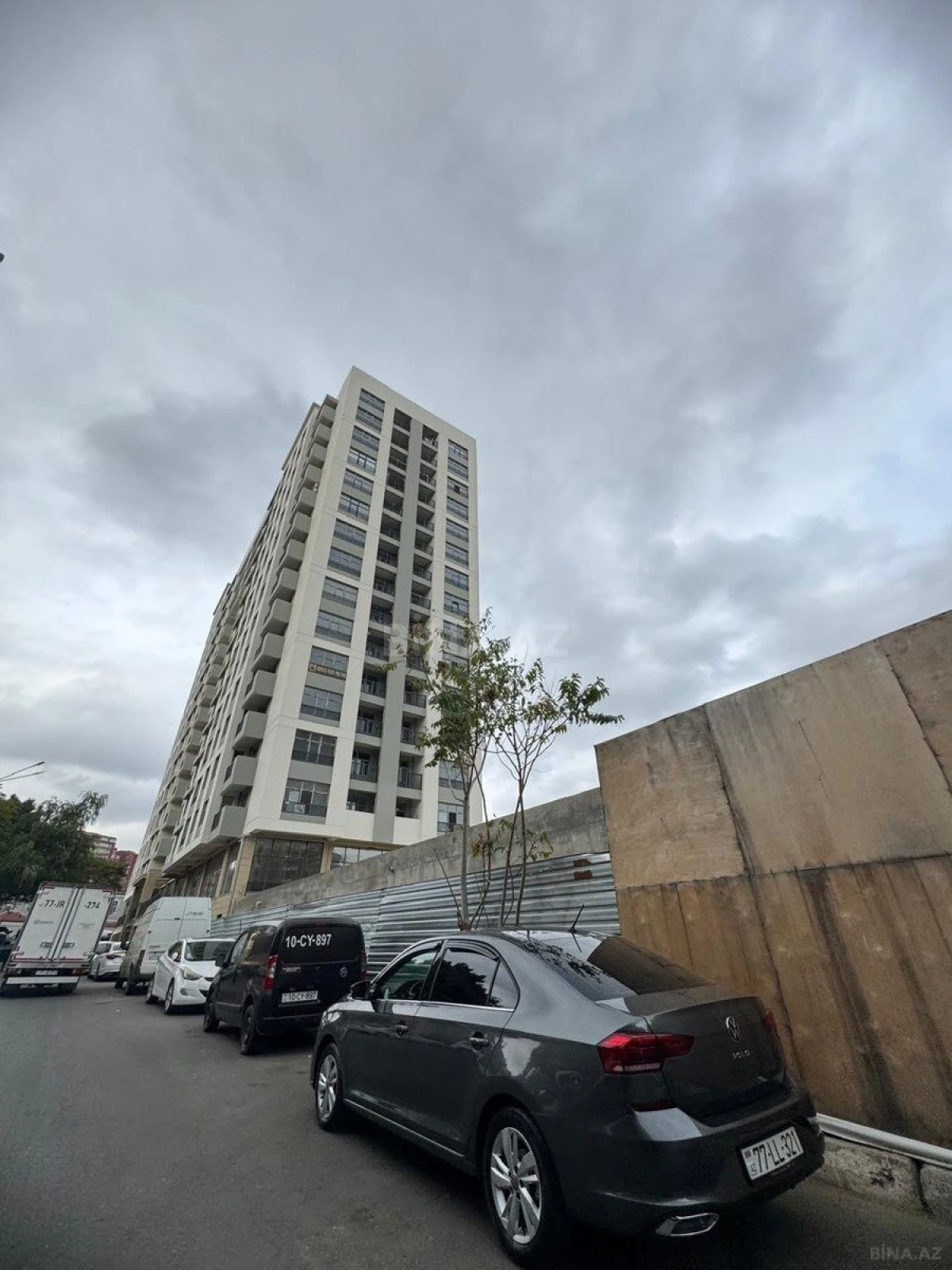 Satılır 4 otaqlı mənzil 181.7 m²