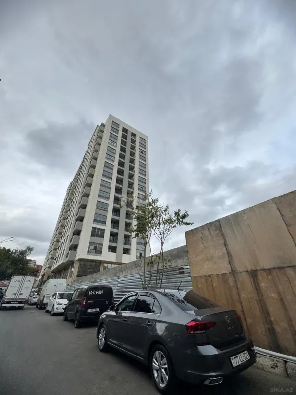 Satılır 4 otaqlı mənzil 181.7 m²