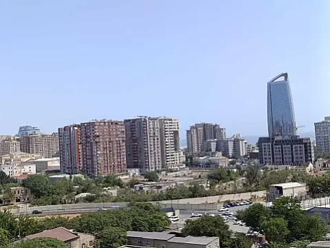 Satılır 4 otaqlı mənzil 181.7 m²