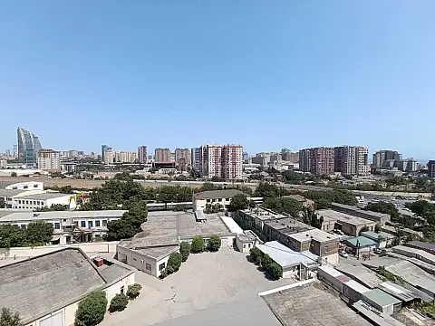 Satılır 4 otaqlı mənzil 181.7 m²