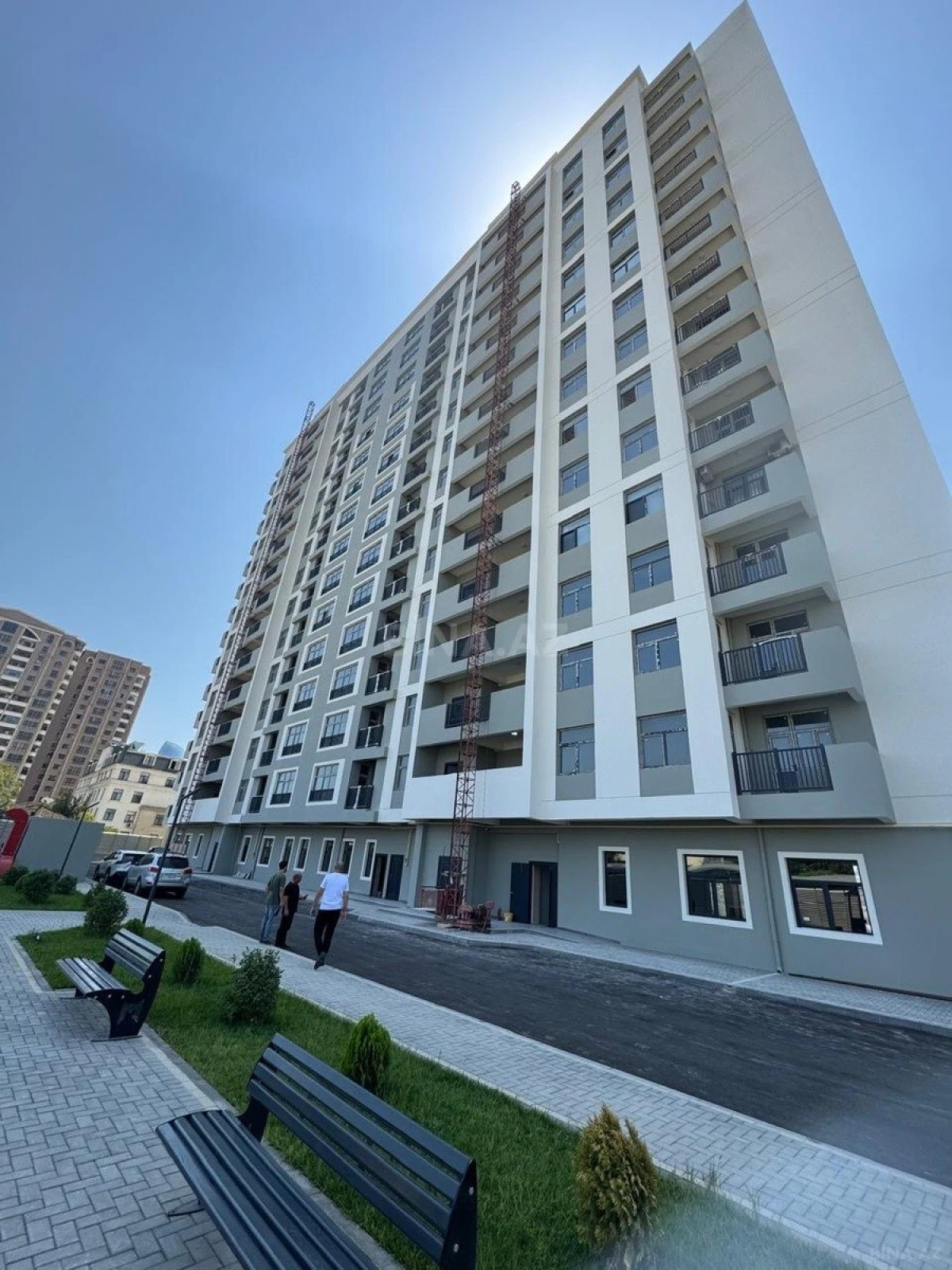 Satılır 4 otaqlı mənzil 181.7 m²