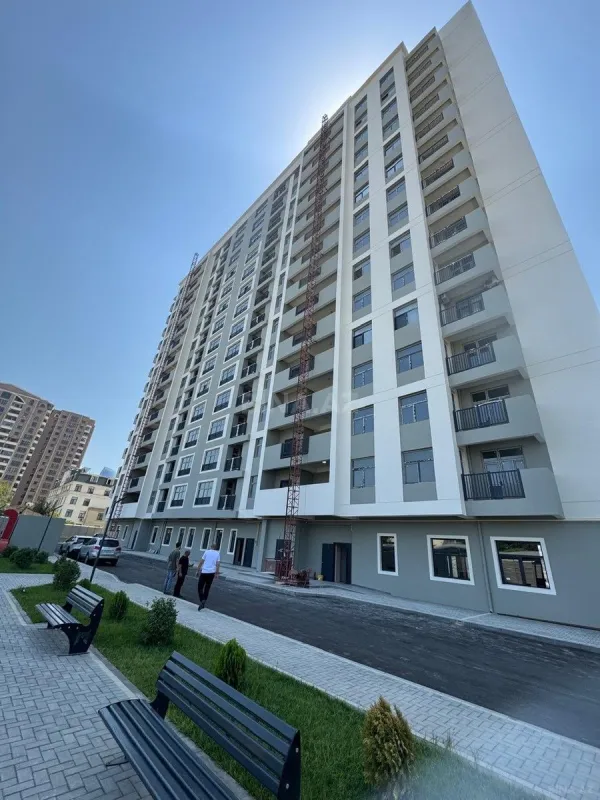 Satılır 4 otaqlı mənzil 181.7 m²