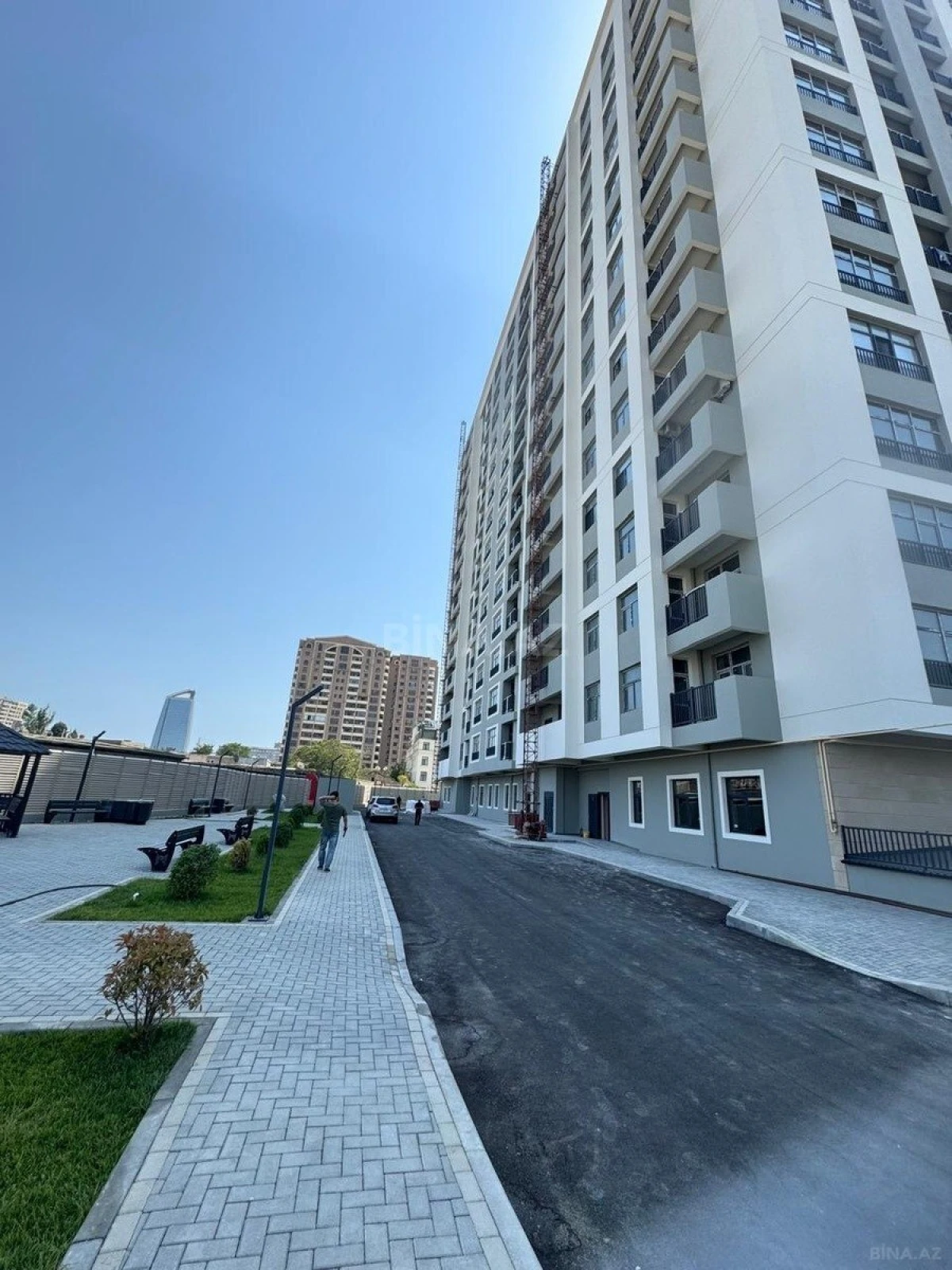 Satılır 4 otaqlı mənzil 181.7 m²