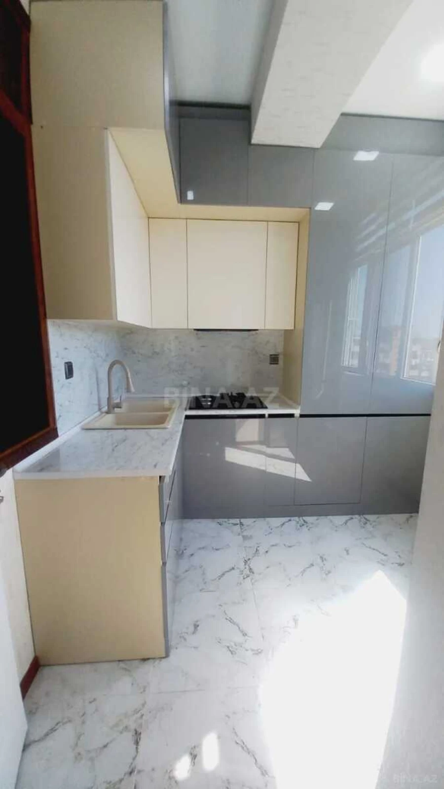 Satılır 2 otaqlı mənzil 75 m²