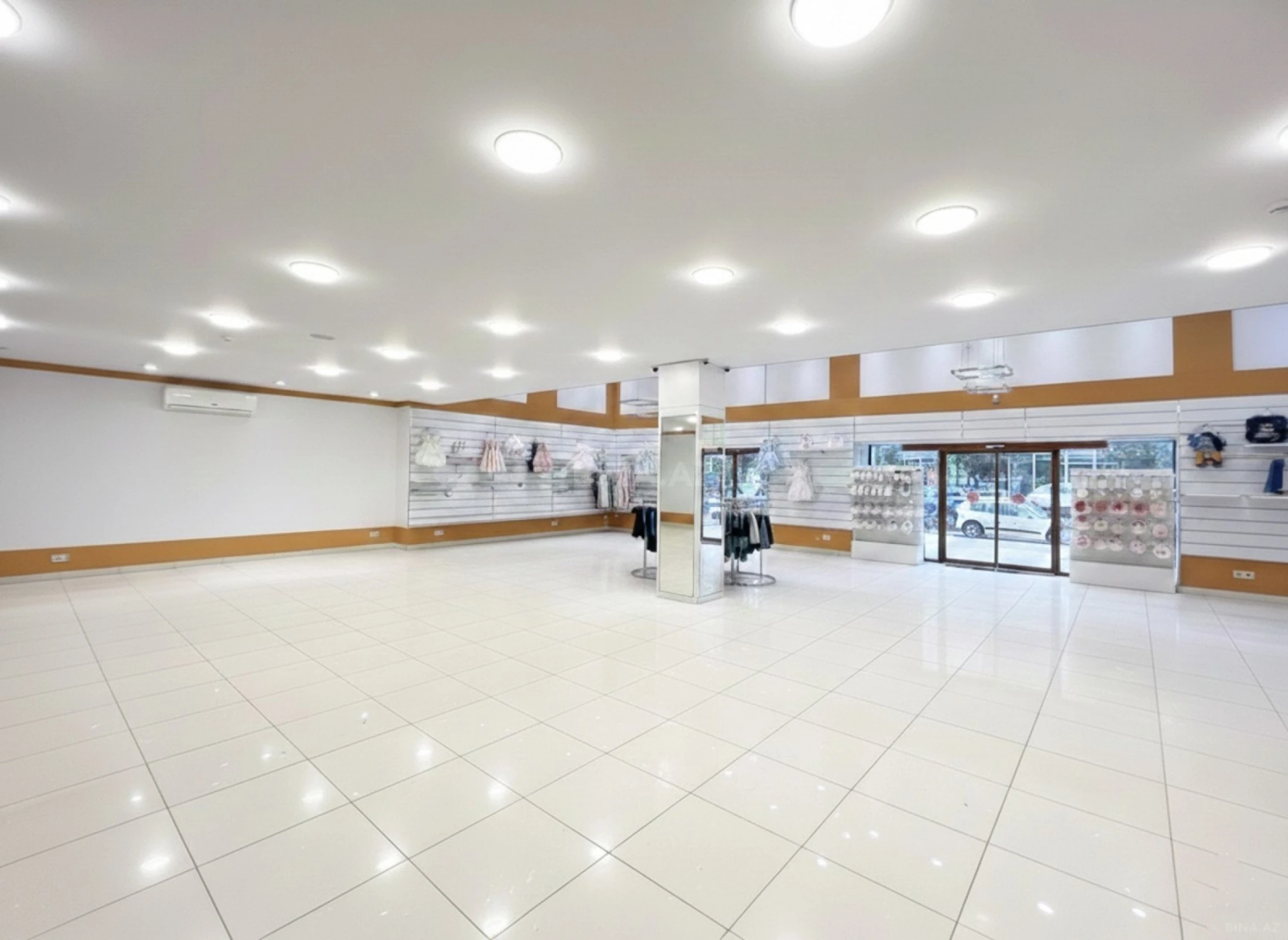 Kirayə verilir obyekt 390 m²