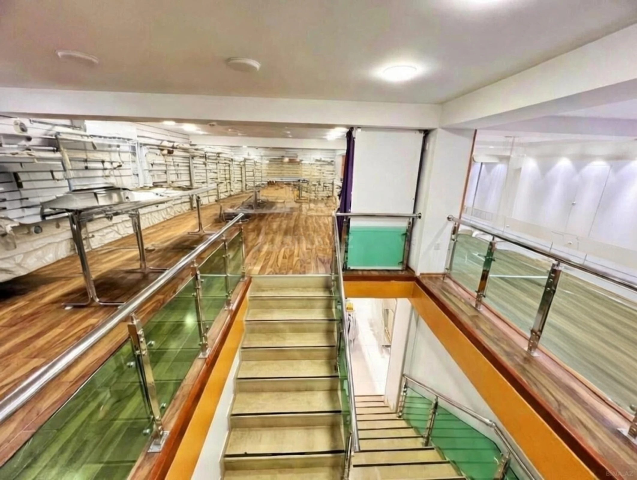 Kirayə verilir obyekt 390 m²