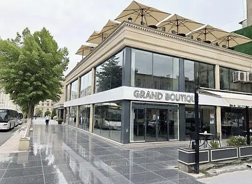 Kirayə verilir obyekt 390 m² — Bakı 390.00 m²