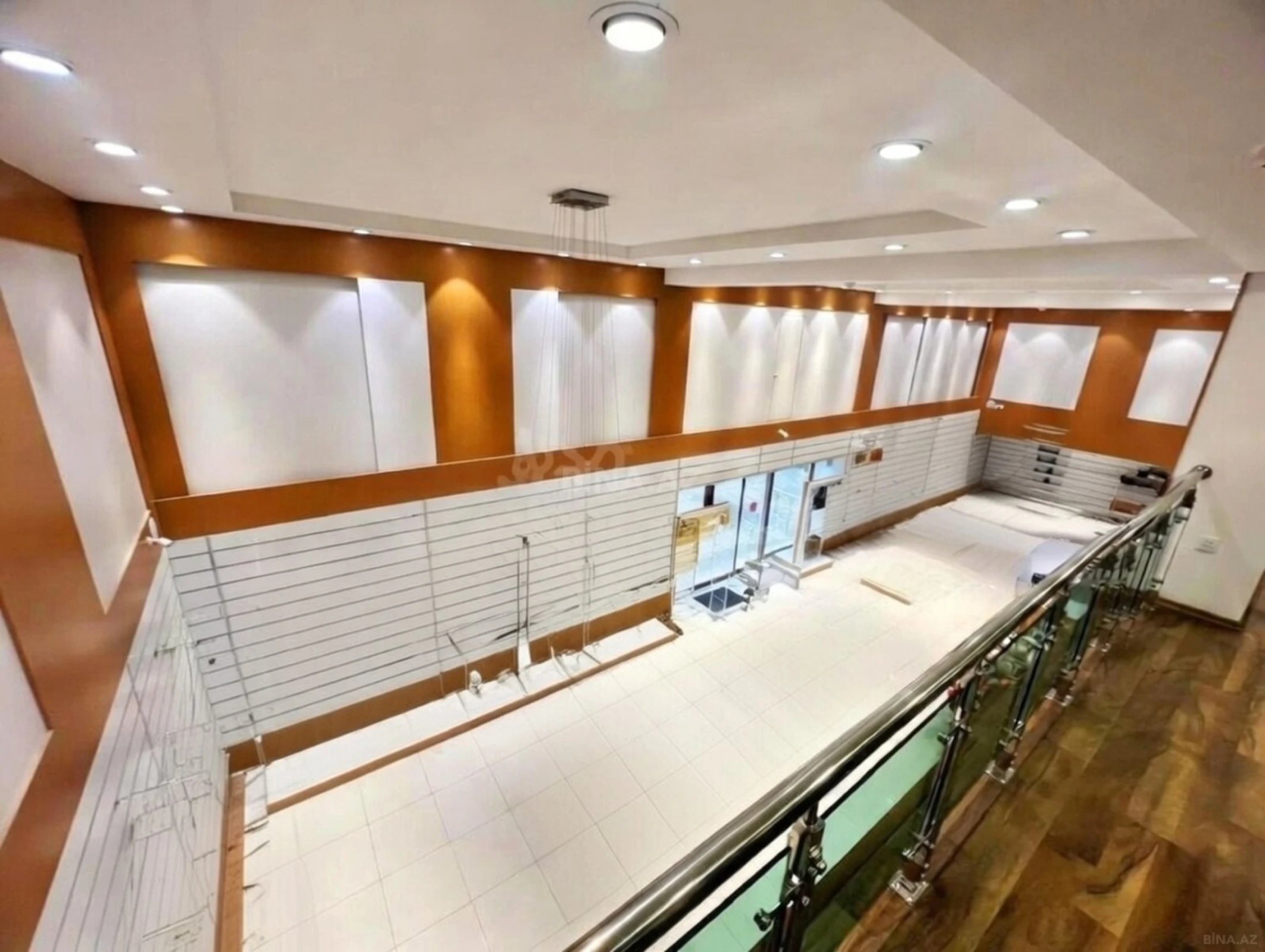 Kirayə verilir obyekt 390 m²