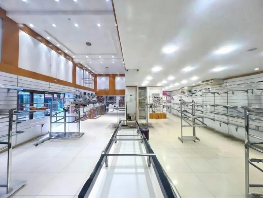 Kirayə verilir obyekt 390 m²