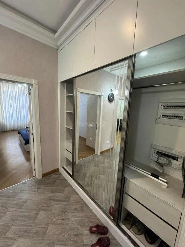 Kirayə verilir 2 otaqlı mənzil 95 m²
