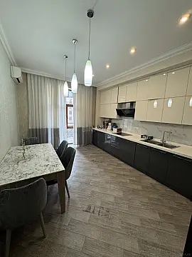 Kirayə verilir 2 otaqlı mənzil 95 m²