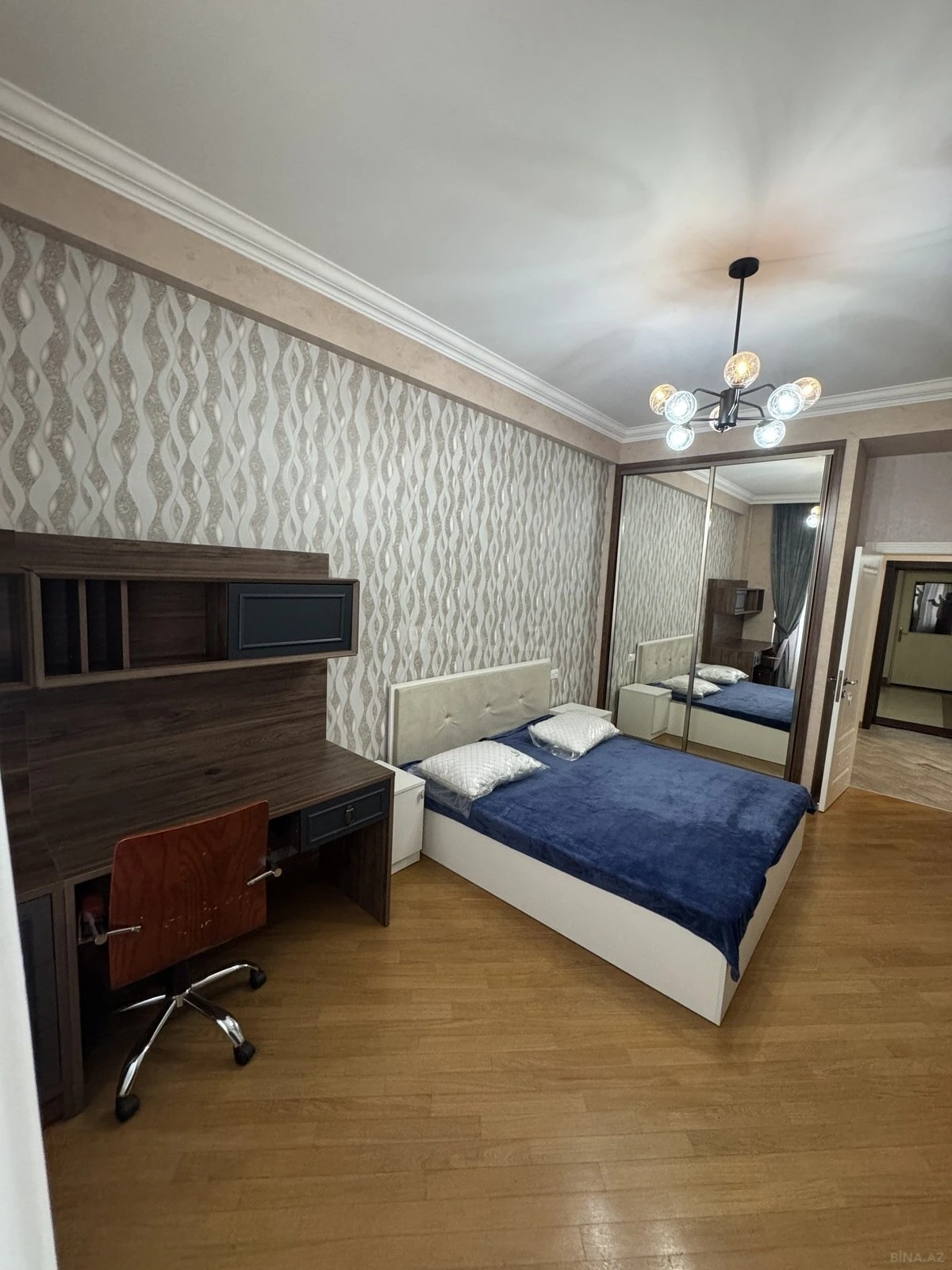 Kirayə verilir 2 otaqlı mənzil 95 m²