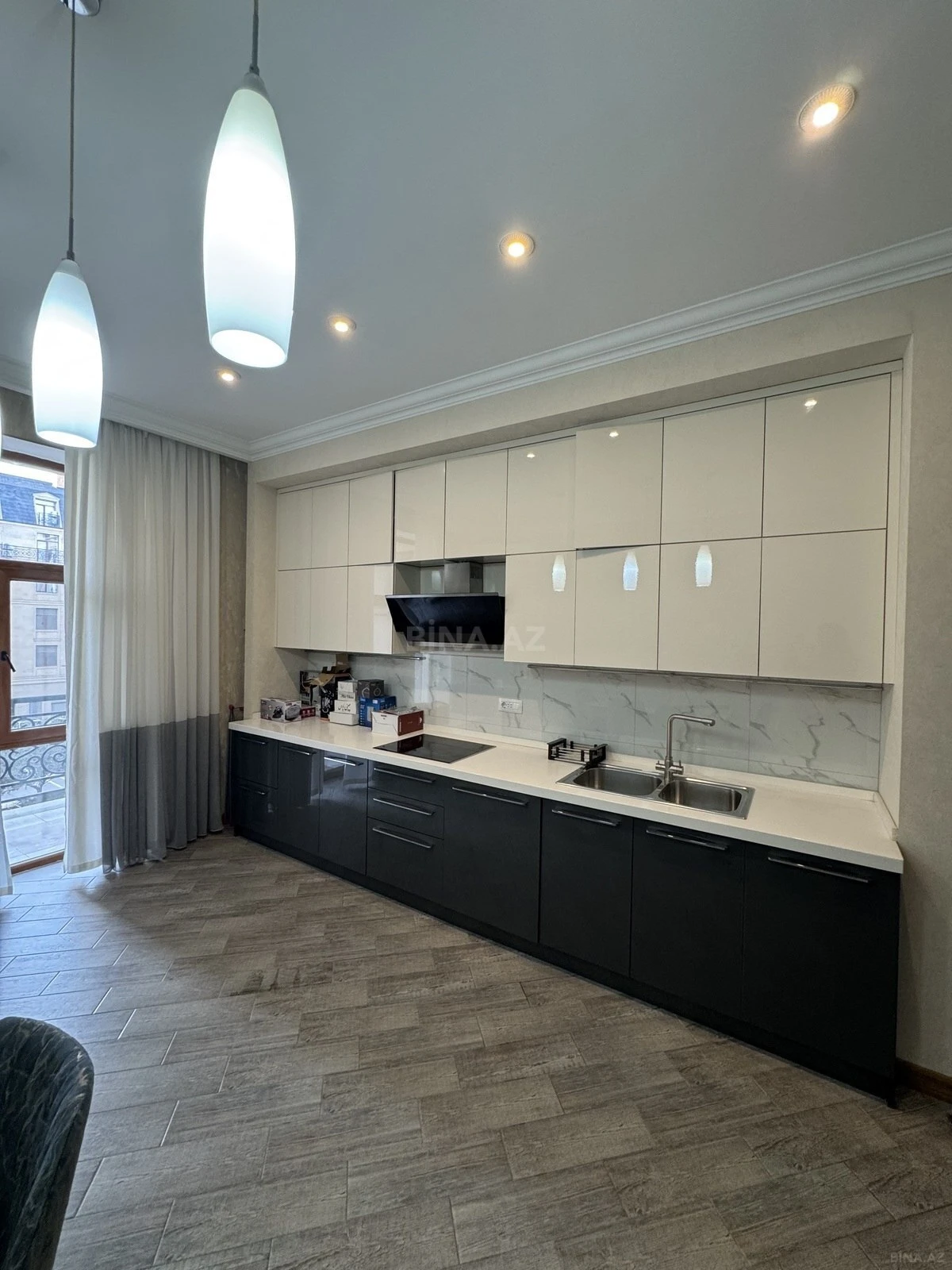 Kirayə verilir 2 otaqlı mənzil 95 m²