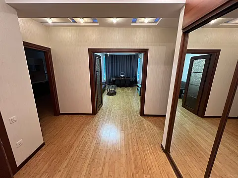 Kirayə verilir 2 otaqlı mənzil 85 m²